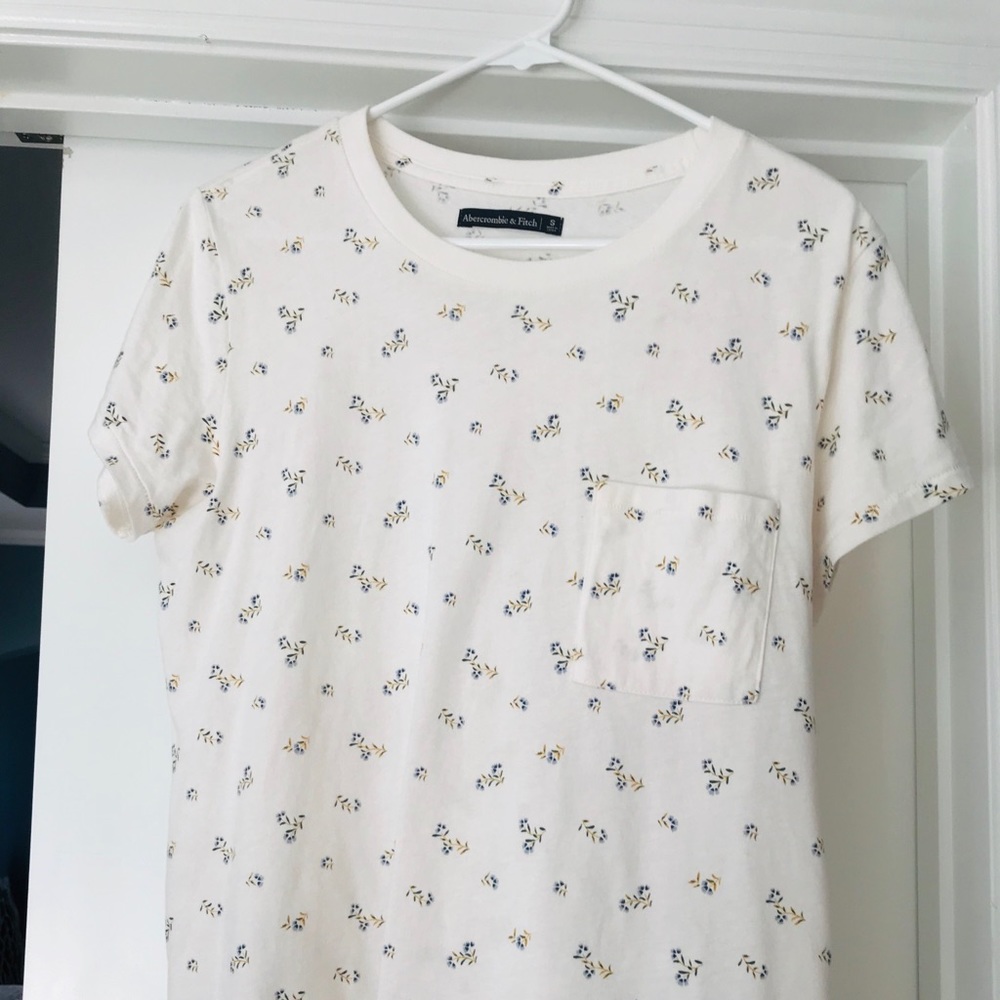 Abercrombie & Fitch Floral Pocket Tee